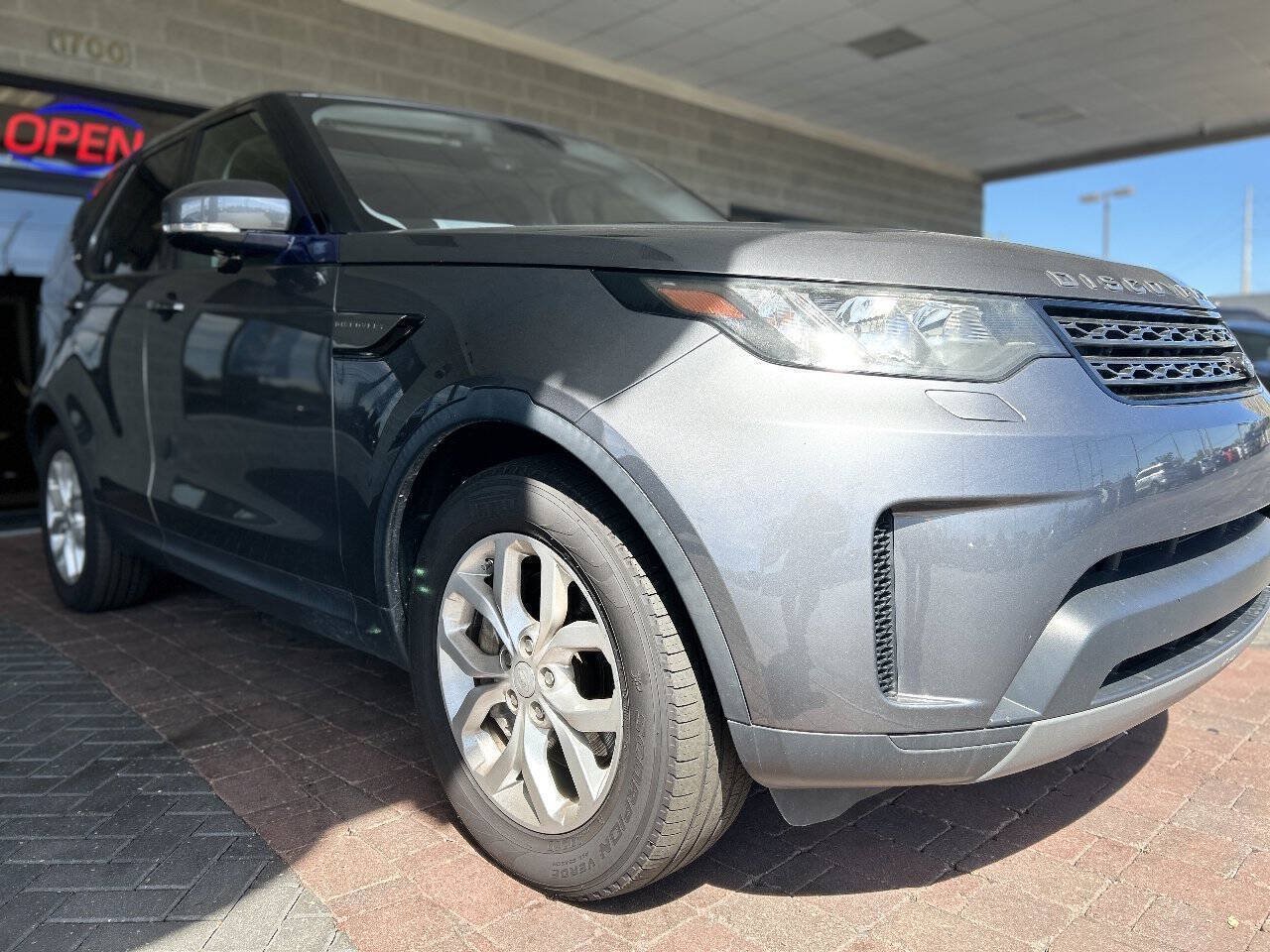 Used 2018 Land Rover Discovery SE AWD/4WD image 23