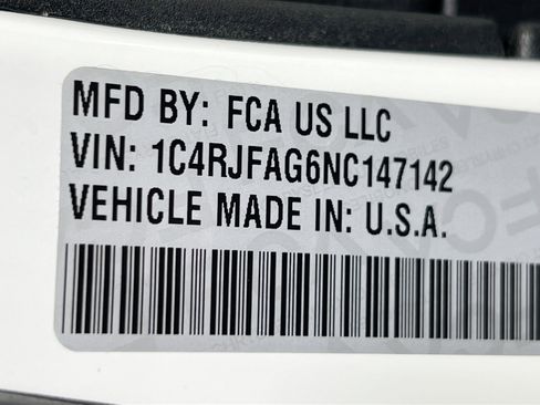 Used 2022 Jeep Grand Cherokee Laredo X image 32