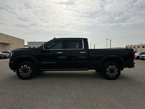 Used 2024 GMC Sierra 3500 Denali Ultimate image 2
