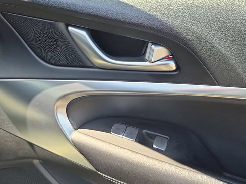 Used 2025 Genesis G70 2.5T RWD image 34