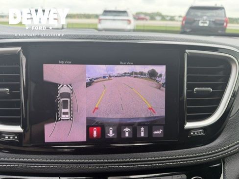 Used 2025 Chrysler Pacifica Select FWD image 21