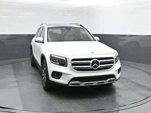 Used 2023 Mercedes-Benz GLB 250 w/ Premium Package image 17