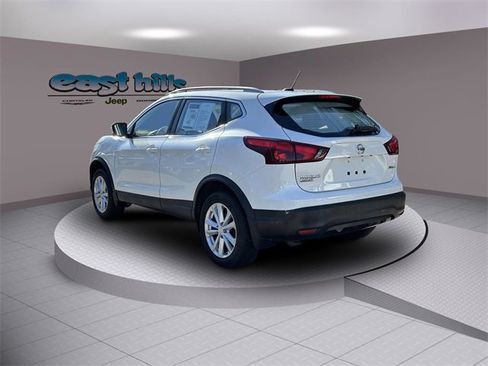 Used 2017 Nissan Rogue Sport SV w/ SV Premium Package image 5