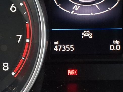 Used 2021 Volkswagen Tiguan SE w/ Panoramic Sunroof Package image 19