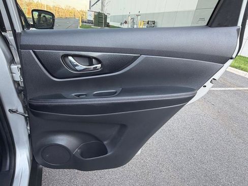 Used 2016 Nissan Rogue SL w/ SL Premium Package image 17