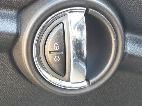 Used 2018 MINI Cooper 2-Door Hardtop image 15