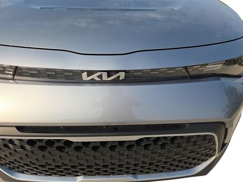 Used 2025 Kia Soul LX w/ LX Technology Package FWD image 29