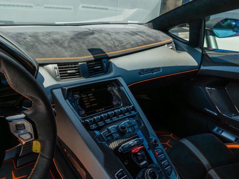 Used 2019 Lamborghini Aventador SVJ AWD/4WD image 16