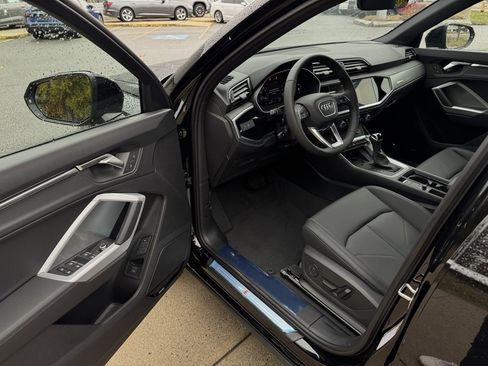 New 2025 Audi Q3 2.0T Premium image 16