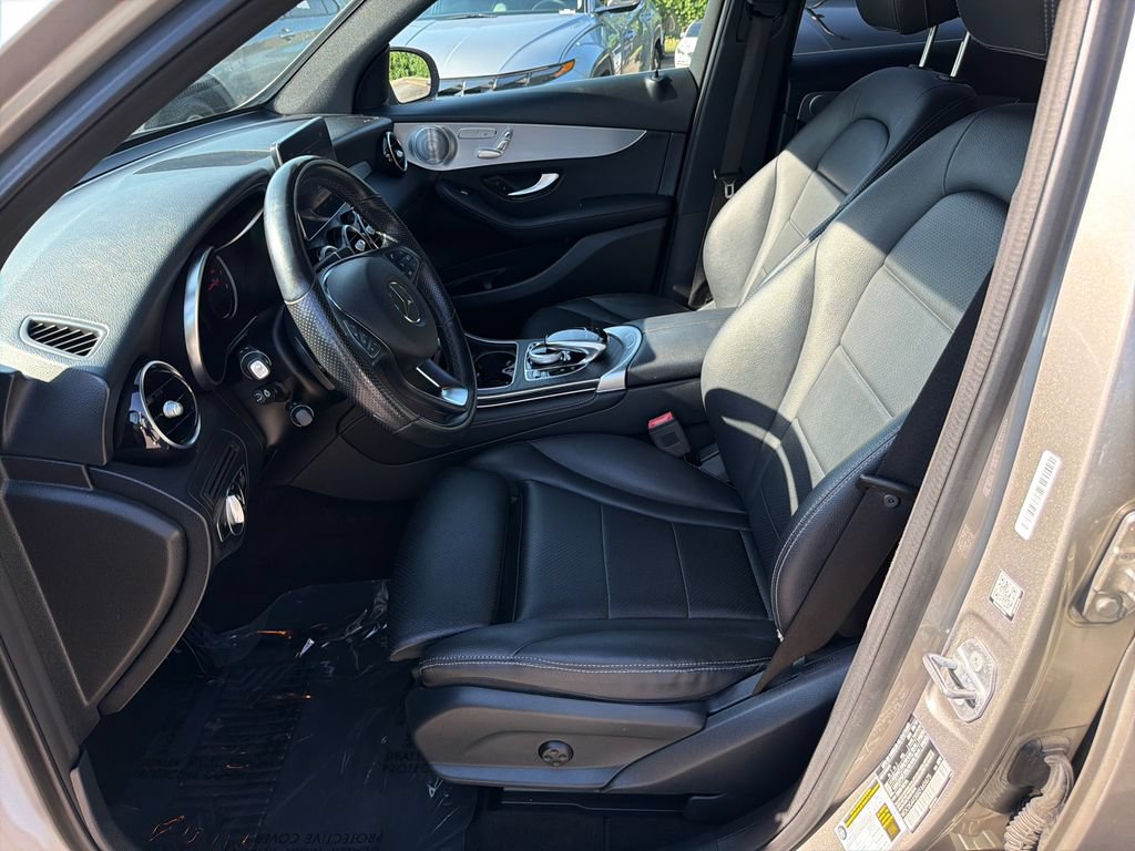 Used 2019 Mercedes-Benz GLC 300 4MATIC w/ Multimedia Package image 9