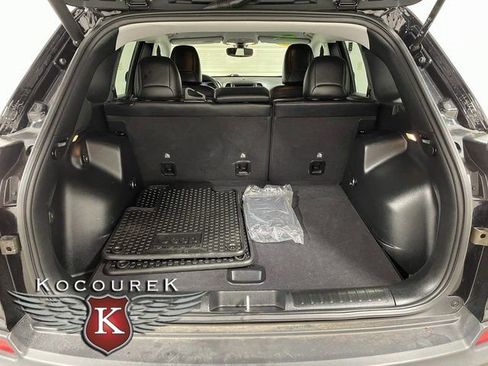 Used 2022 Jeep Cherokee Trailhawk w/ Trailer Tow Group AWD/4WD image 24