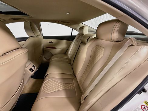 Used 2010 Lexus ES 350 w/ Preferred Accessory Package FWD image 21