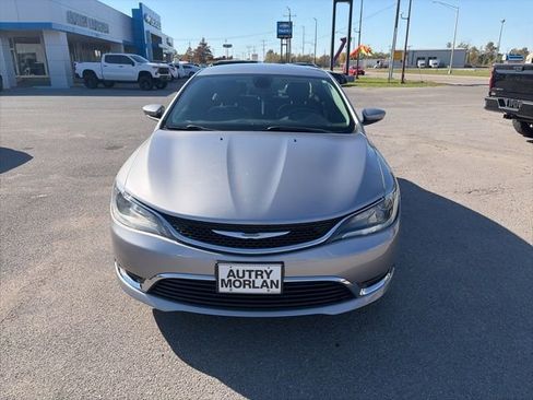 Used 2017 Chrysler 200 Limited Platinum image 9
