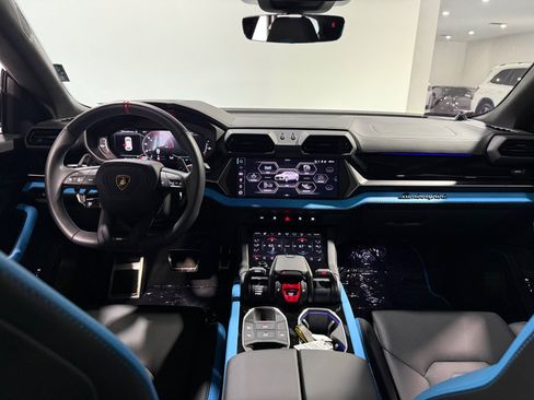 Used 2025 Lamborghini Urus SE AWD/4WD image 33