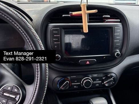 Used 2023 Kia Soul LX FWD image 9