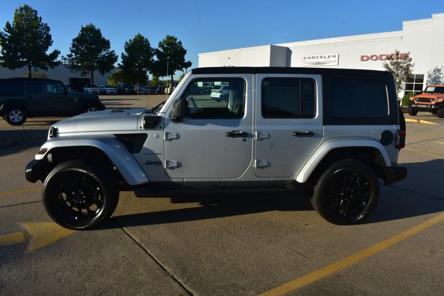 Used 2023 Jeep Wrangler Unlimited Sahara AWD/4WD image 9