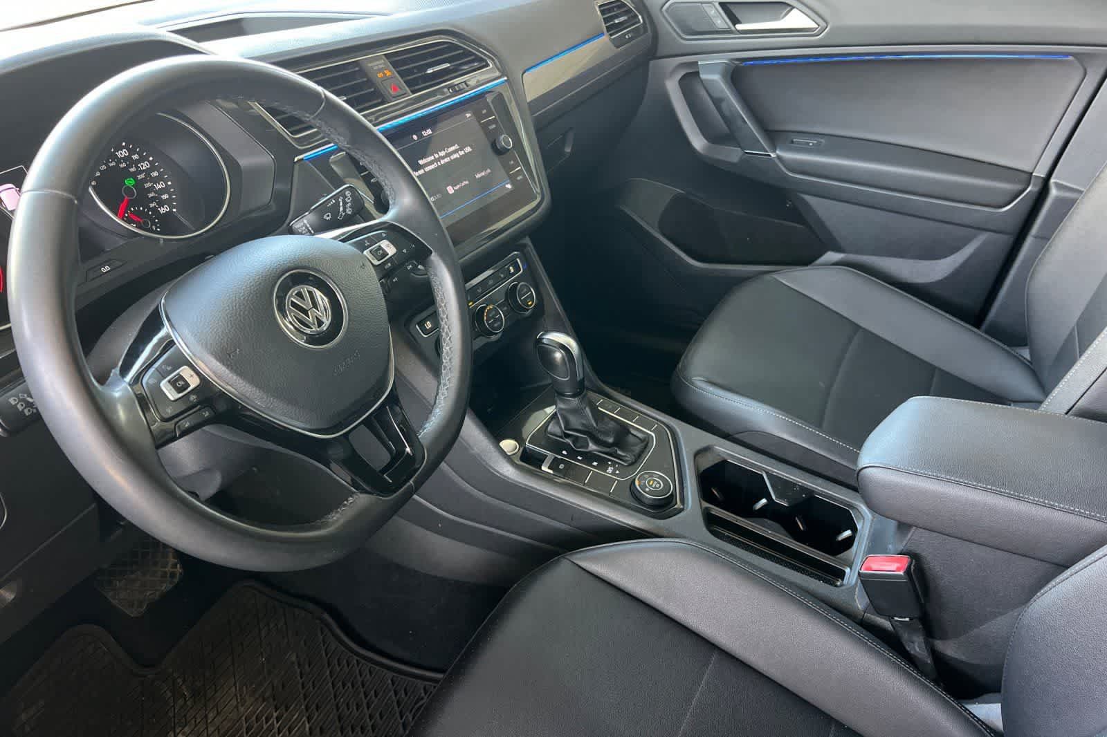 Used 2020 Volkswagen Tiguan SE AWD/4WD image 14