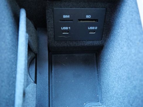 Used 2025 Porsche Macan image 19