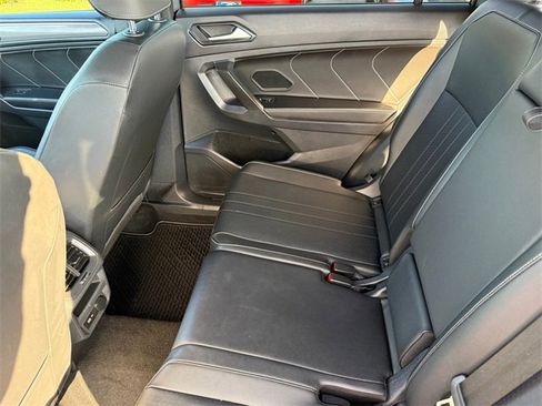 Used 2022 Volkswagen Tiguan SE R-Line image 29