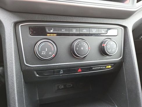 Used 2018 Volkswagen Atlas SE image 17