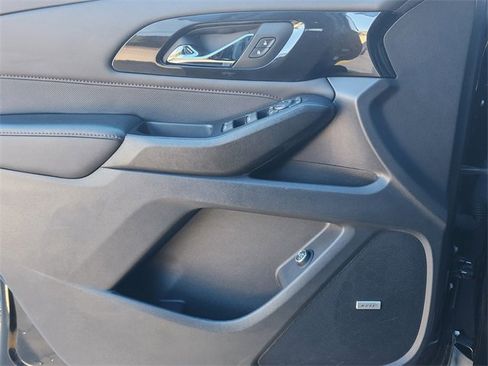 Used 2023 Chevrolet Traverse RS image 24