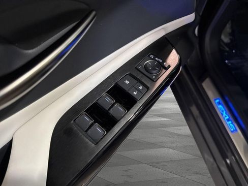 Certified 2025 Lexus ES 300h w/ Premium Package image 8