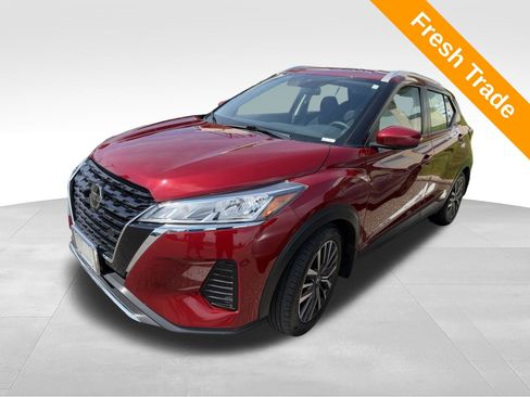 Used 2021 Nissan Kicks SV FWD image 1