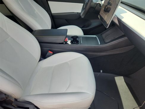 Used 2022 Tesla Model Y Long Range AWD/4WD image 27