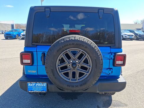 Used 2025 Jeep Wrangler Unlimited Sport AWD/4WD image 5