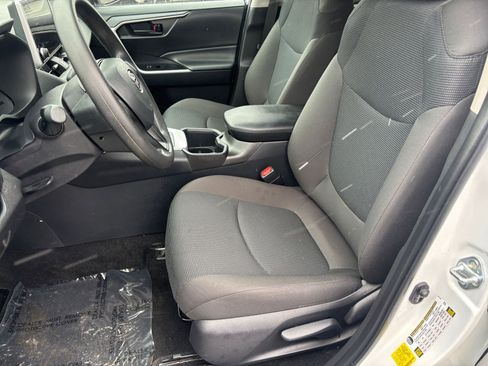 Used 2025 Toyota RAV4 LE image 30