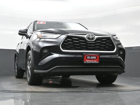 Used 2023 Toyota Highlander XLE AWD/4WD image 27