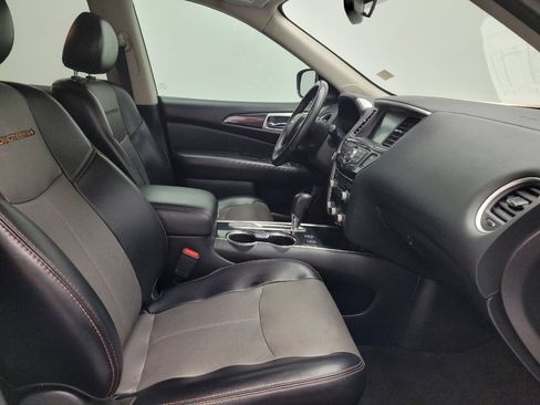 Used 2020 Nissan Pathfinder SL FWD image 21