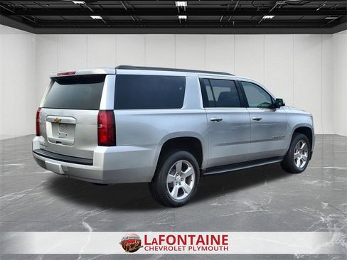 Certified 2019 Chevrolet Suburban LT w/ Luxury Package image 8