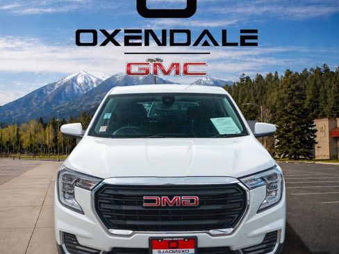 Used 2024 GMC Terrain SLE AWD/4WD image 3