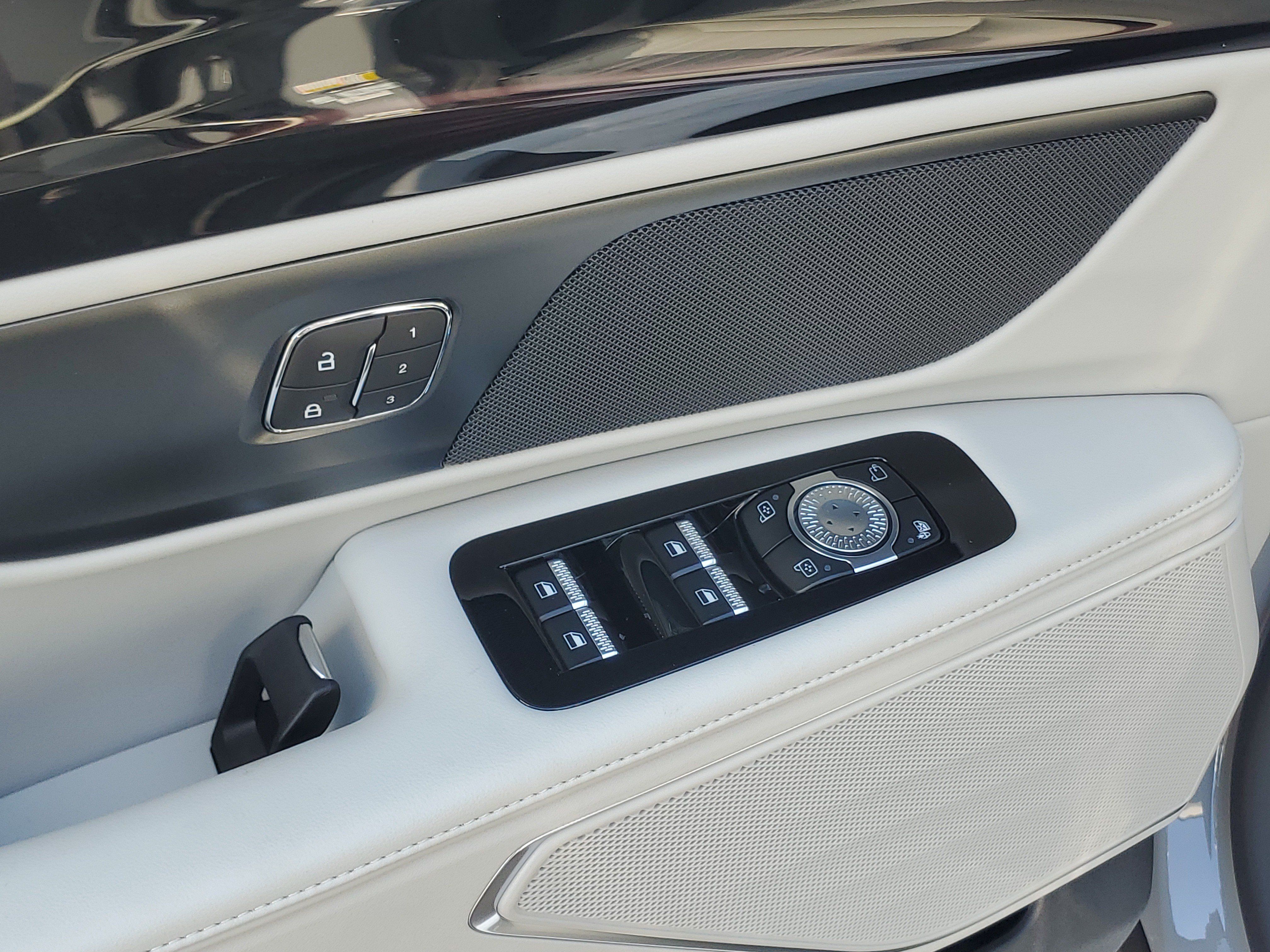 New 2026 Lincoln Nautilus Premier AWD/4WD image 9