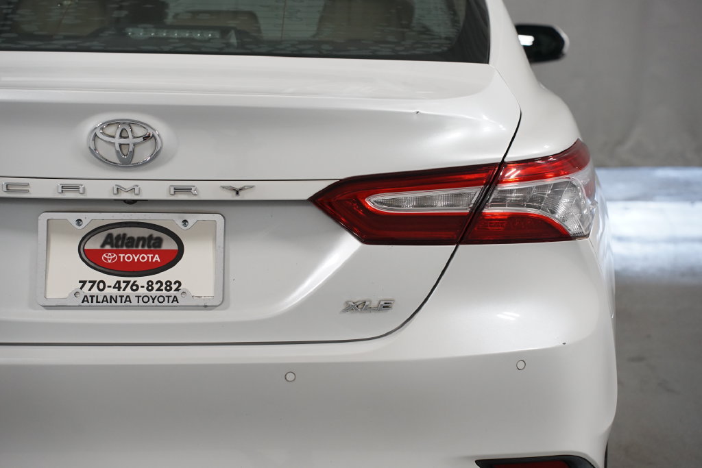 Certified 2018 Toyota Camry XLE FWD image 10