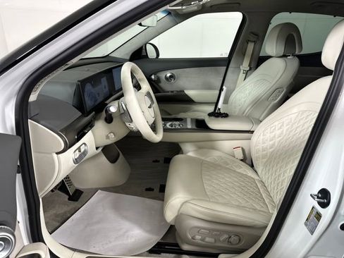 Used 2023 Genesis GV60 Performance image 11