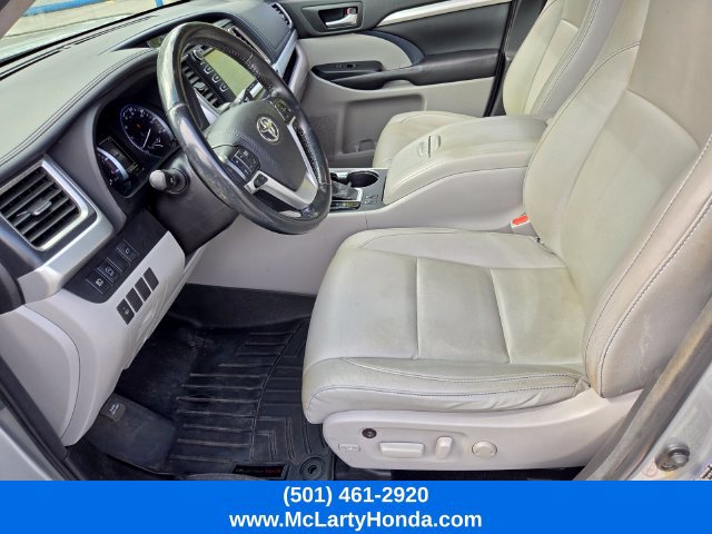 Used 2017 Toyota Highlander XLE AWD/4WD image 11