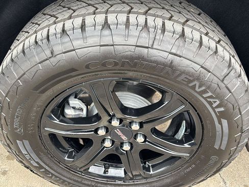 Certified 2023 GMC Acadia AT4 w/ Preferred Package image 10