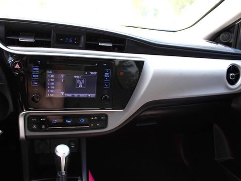 Used 2018 Toyota Corolla LE FWD image 8