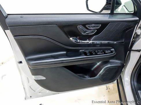 Used 2021 Lincoln Corsair Base AWD w/ Premium Package image 27