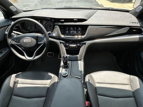 Used 2025 Cadillac XT6 Sport w/ Technology Package image 22