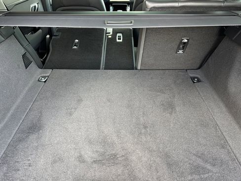 Certified 2025 Land Rover Range Rover Velar Dynamic SE image 16