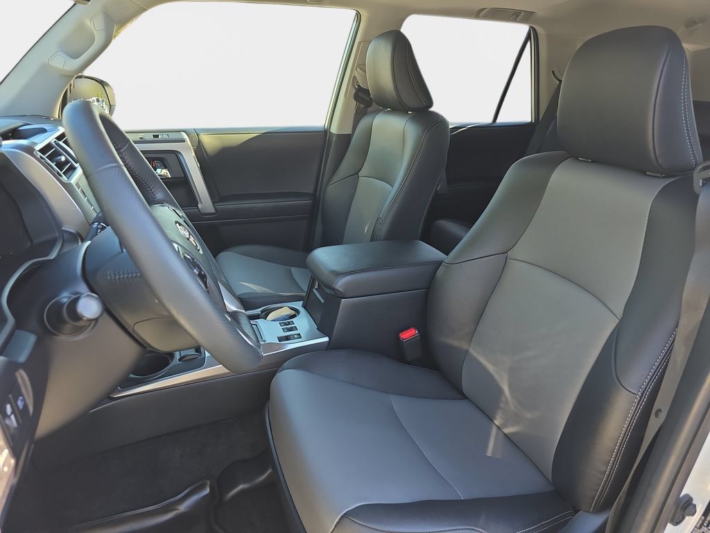 Used 2022 Toyota 4Runner SR5 Premium w/ Moonroof Package AWD/4WD image 17