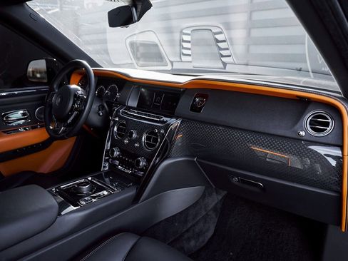 Used 2022 Rolls-Royce Cullinan Black Badge w/ Dark Exterior Package image 43