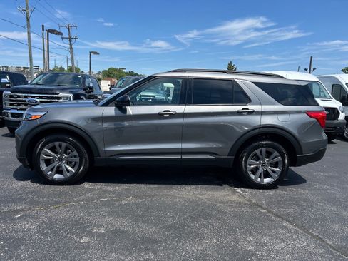 Certified 2023 Ford Explorer XLT w/ Equipment Group 202A AWD/4WD image 4
