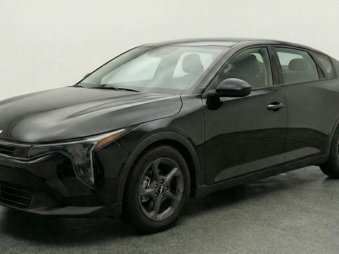 Used 2025 Kia K4 LXS FWD image 3