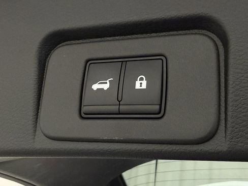 Used 2024 Nissan Rogue SV image 33