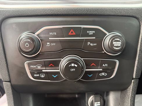 Used 2019 Dodge Charger SXT RWD image 27