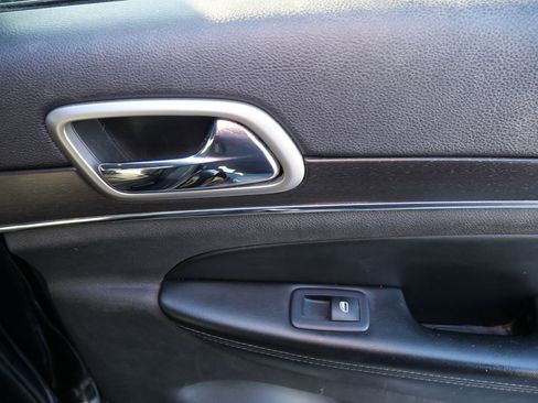 Used 2018 Jeep Grand Cherokee Limited image 29